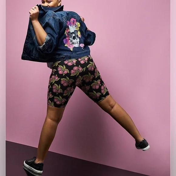 Betsey Johnson x Torrid black cherry bike shorts sz 5x 6x - Picture 3 of 3